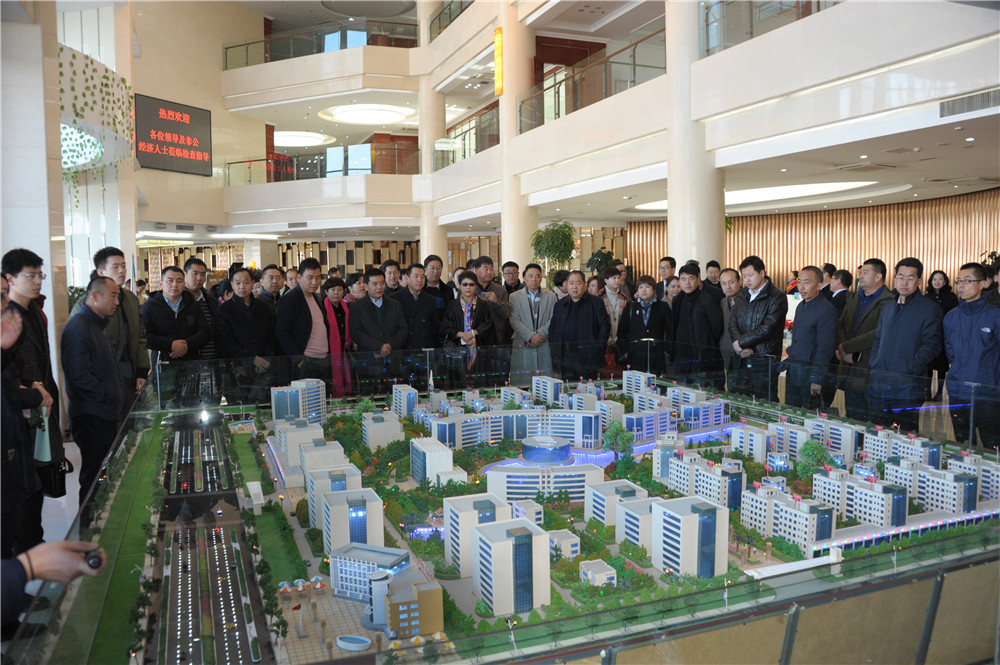 兰州市工商联组织非公经济人士参观亚太集团新区项目，开展学习十九大精神暨理想信念教育实践活动