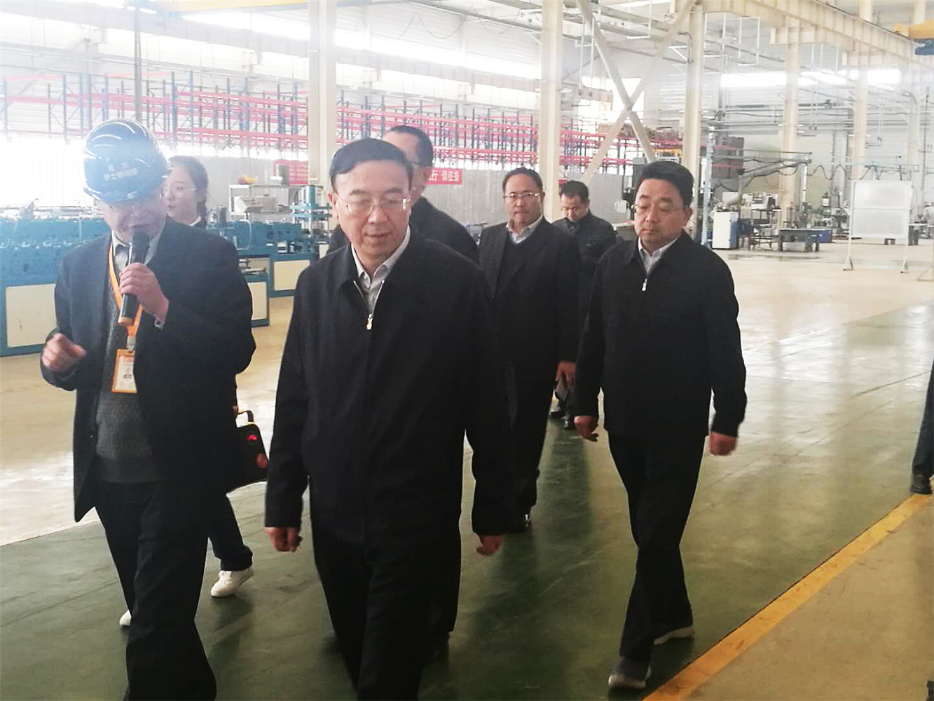 甘肃省副省长李沛兴参观考察兰州新区亚太伊士顿电梯厂